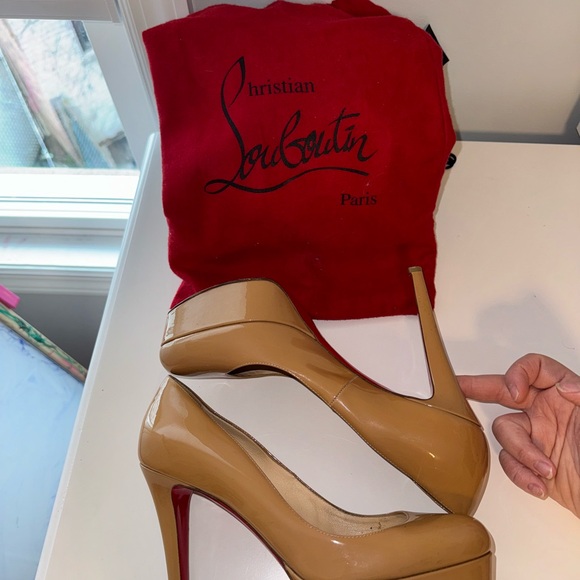 Christian Louboutin Nude Patent Platform Pumps with Red Soles - Picture 3 of 15